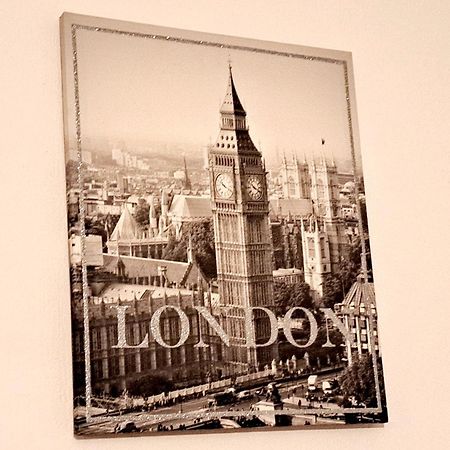 Merciful King Room, In Zone 2-3 Londra Dış mekan fotoğraf
