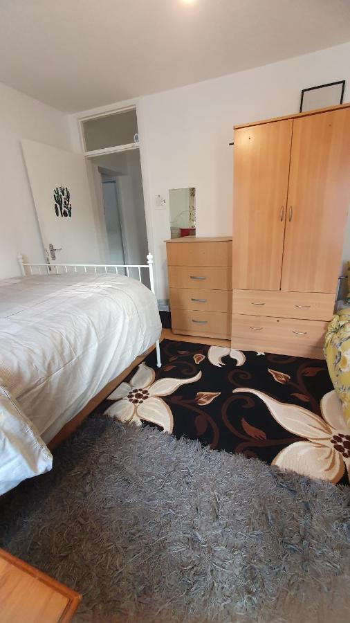 Merciful King Room, In Zone 2-3 Londra Dış mekan fotoğraf